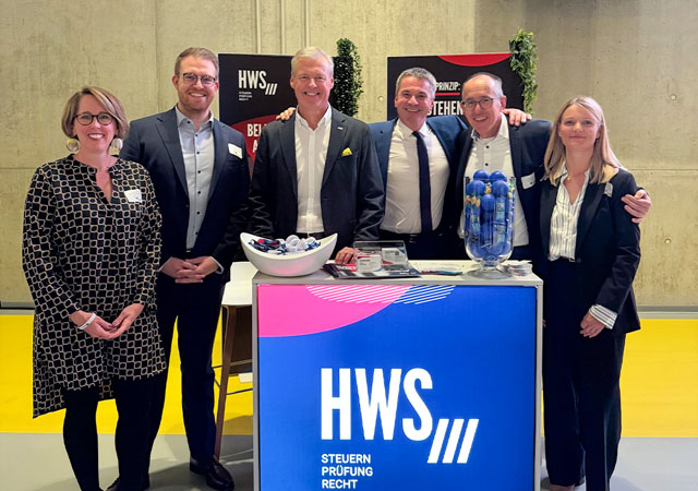 Veranstaltungsfoto ForumW 2025 (v. l. n. r.): Kerstin Maurer (HWS), Christoph Schröder (HWS), Hartmut Jenner (CEO Alfred Kärcher SE & Co. KG), Holger Fuhrmann (HWS), Hermann Giesser (CEO Johannes Giesser Messerfabrik GmbH) und Kerstin Starrost (HWS)